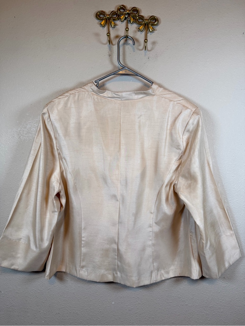 Lady Derby Cream Monochromatic Embroidered Button-Front Blazer V-neck. Size 18W - Picture 5 of 5